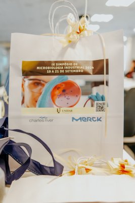 36 Entrega de brindes Charles River Merck  e Unifar  (5).jpg